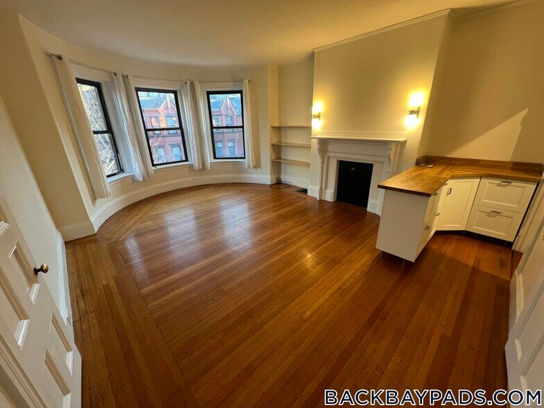 Building Photo - 429 Marlborough St