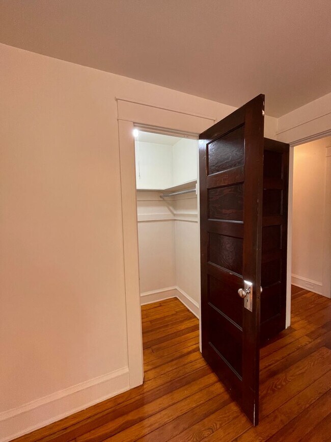 Building Photo - Beautiful 4 Bedroom 1.5 Bath in Marietta !