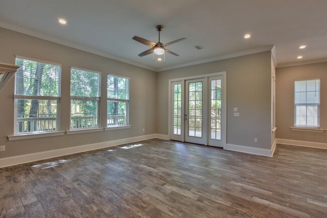 Building Photo - Unbelievable 3 Bedroom 3 Bathroom Upscale Town Home