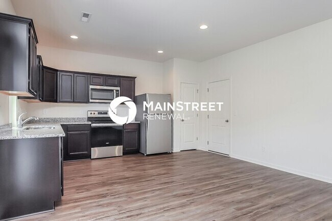 Building Photo - 4 Bedroom Pet-Friendly Home in Zebulon, NC with Main Street Renewal