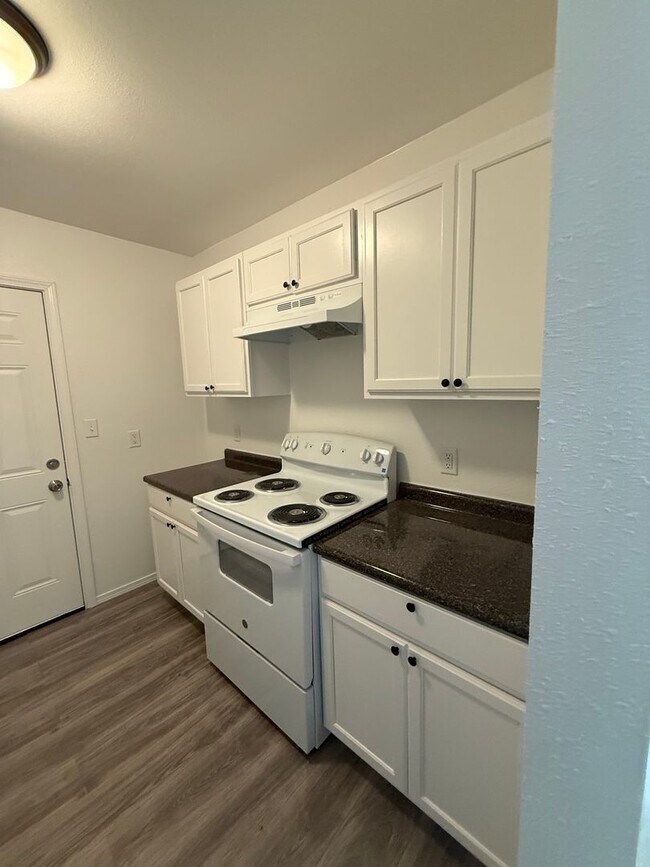 Building Photo - 1043 Monet Dr
