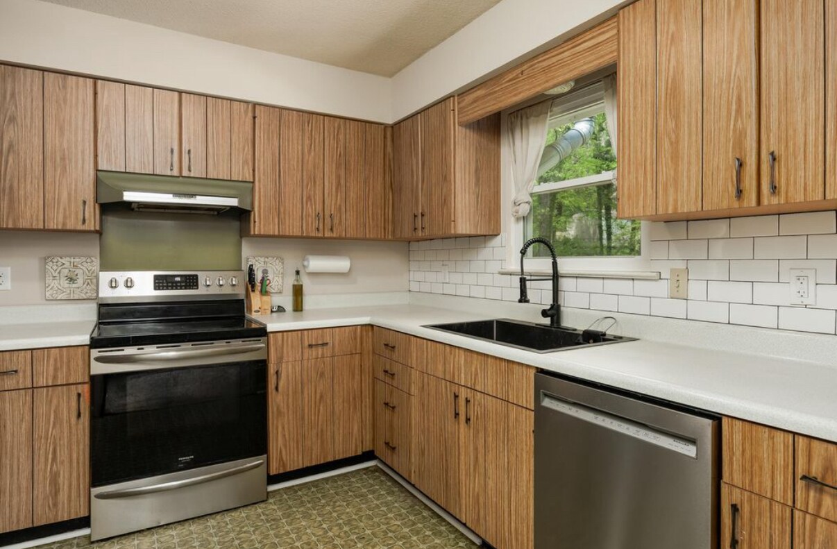 Building Photo - 2314 Green Forest Ln