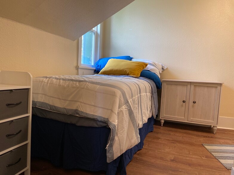 Bedroom - 1619 House Ave