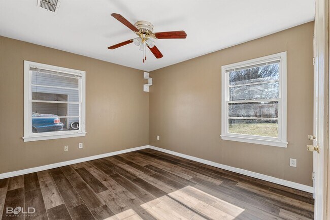 Building Photo - 1009 Dale Dr