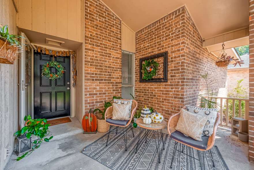 Front porch - 615 Park Grove Ln