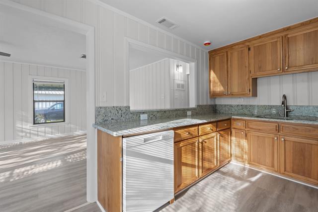 Building Photo - 217 Clinton Dr