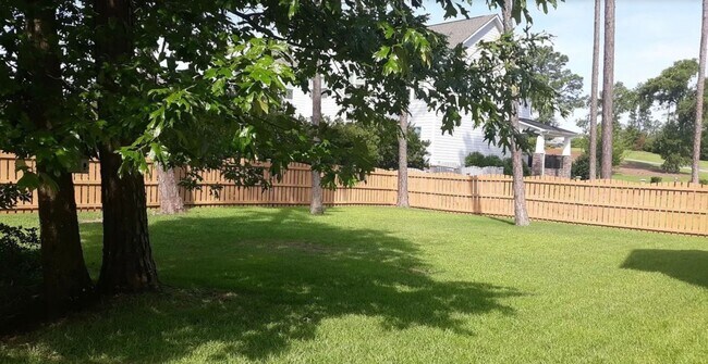 Building Photo - Discover this spacious 5-bedroom, 3.5-bath home in Elgin, SC ~ Available July 2026!
