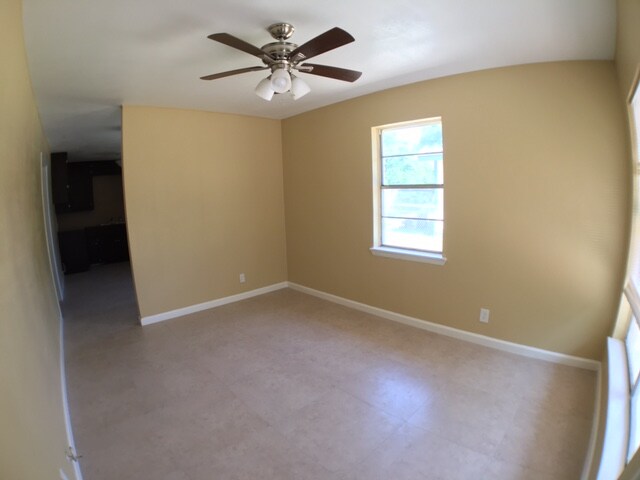 Building Photo - 823 S 17th Ave