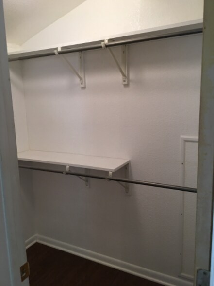 Building Photo - 211 Hanover Ln