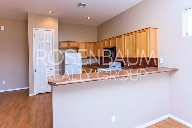 Building Photo - Beautiful 3-bedrooms, 2-baths home tucked ...