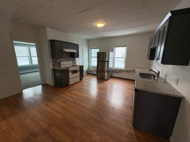 Building Photo - 83 Arnold St