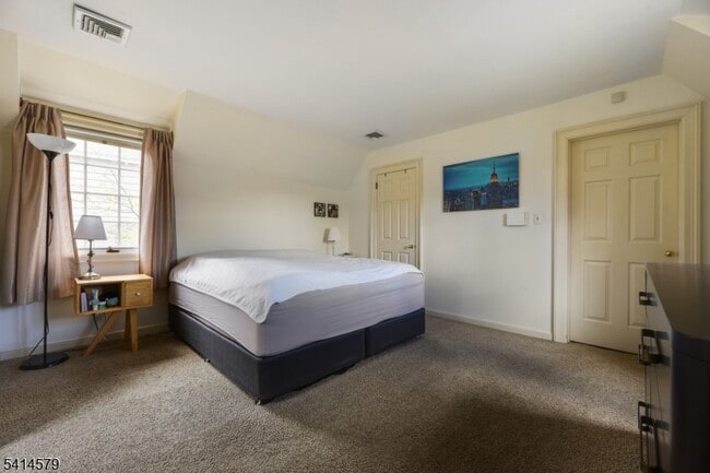 Building Photo - 869 Ridgewood Rd