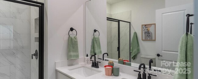 Building Photo - 2727 Rozzelles Ferry Rd