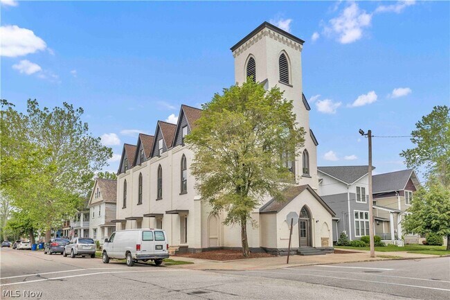 Building Photo - 2130 W 42nd St