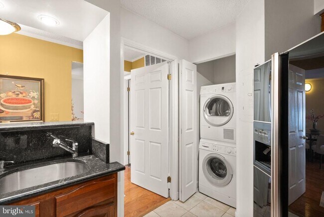 Building Photo - 1077 30th St NW