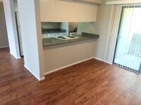 Building Photo - Spacious Two Bedroom Two Bathroom Condo