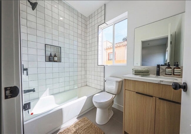 Building Photo - 2012 S Dunsmuir Ave