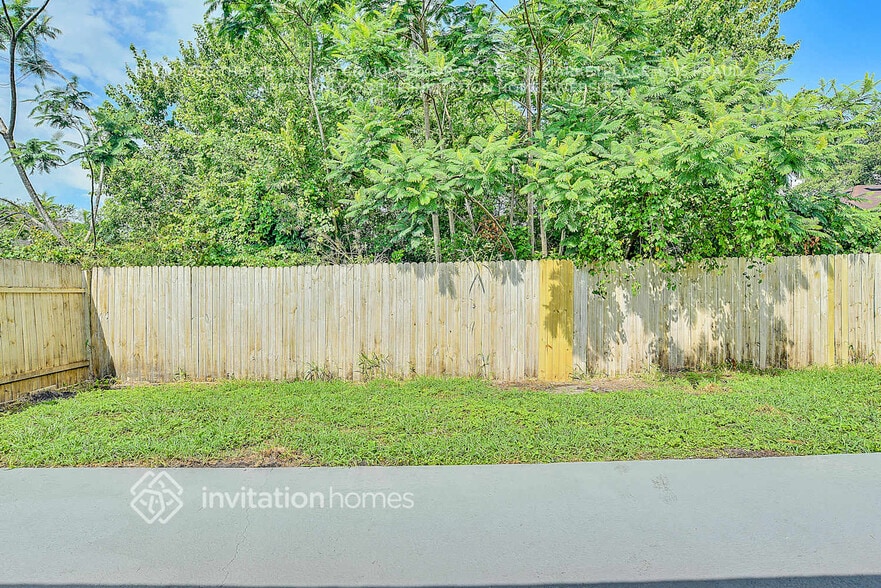 Building Photo - 408 Martigues Dr