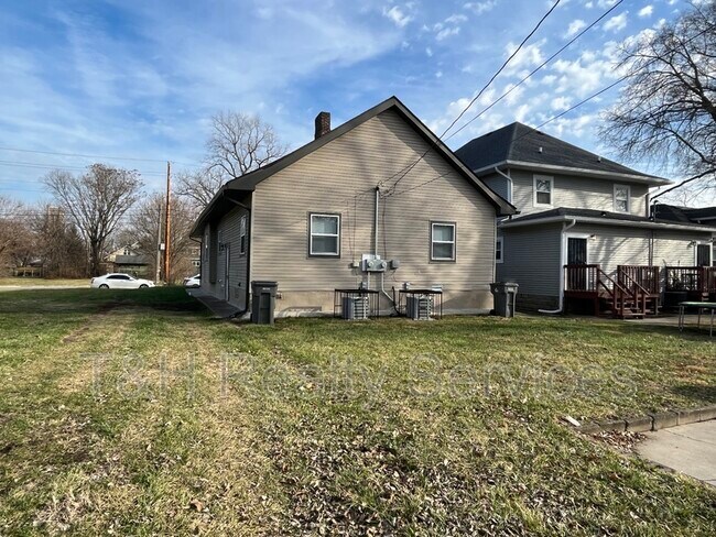 Building Photo - 2832 Central Ave