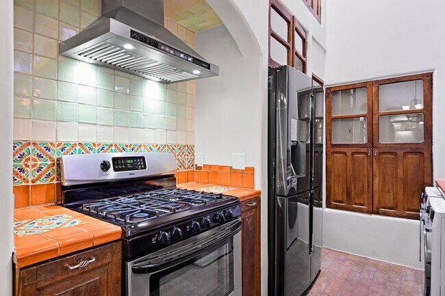Building Photo - Classic Adobe in the Heart of Santa Fe’s D...