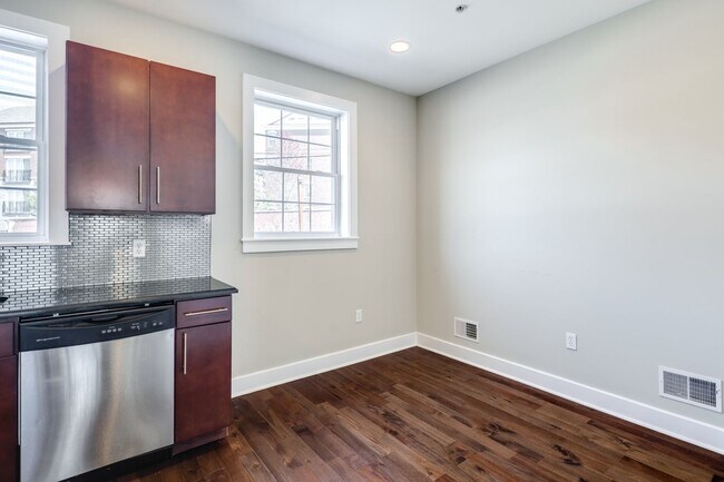 Building Photo - 2631 Catharine St