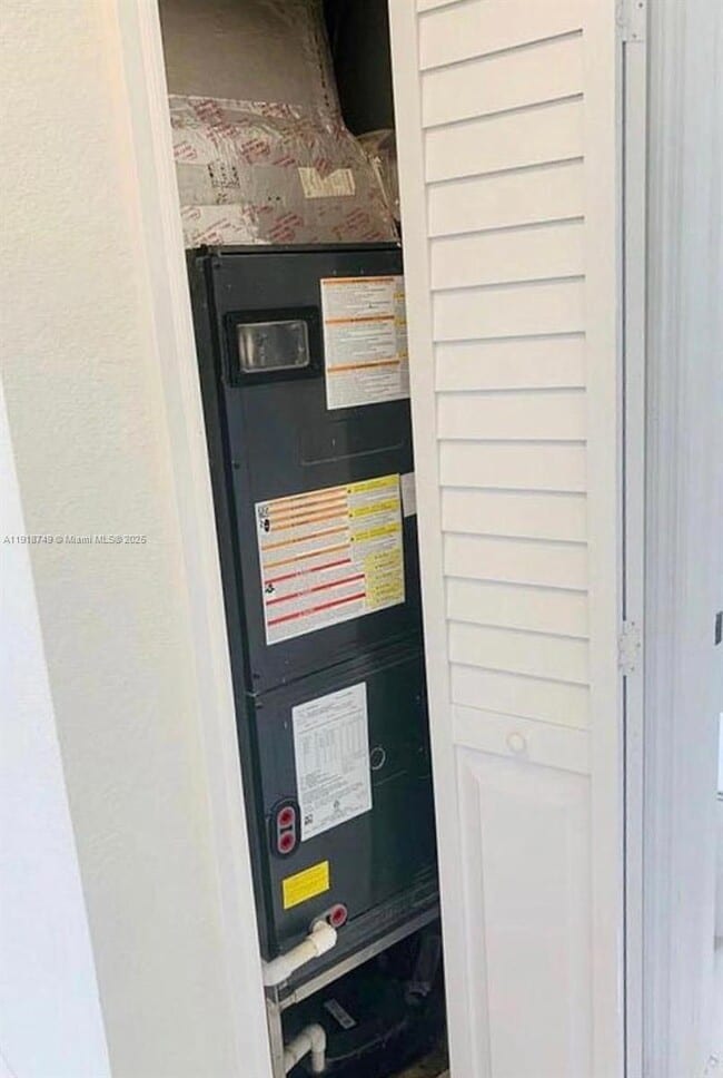 Building Photo - 1810 SW 22nd Ave