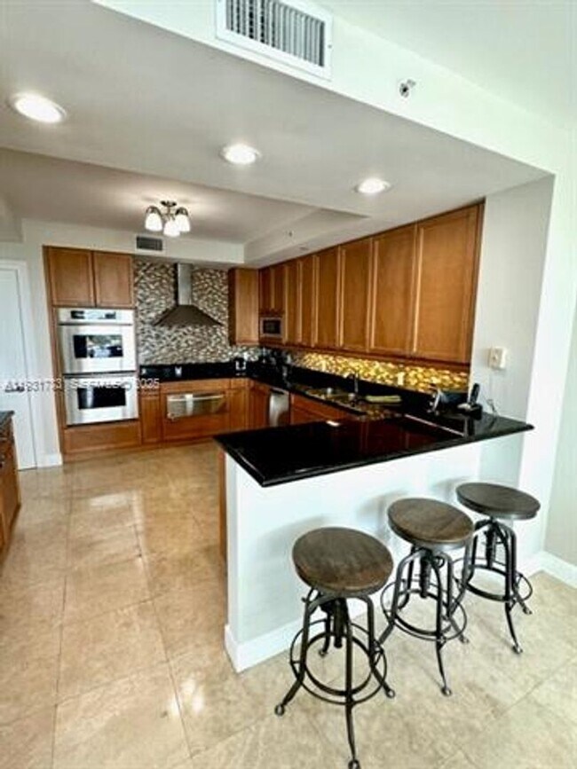 Building Photo - 20201 E Country Club Dr