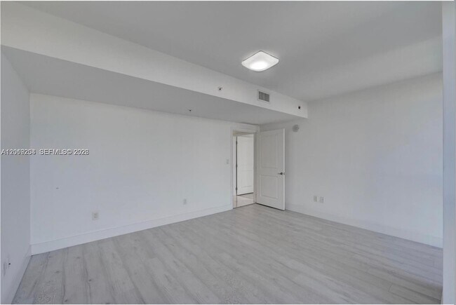 Building Photo - 400 Sunny Isles Blvd