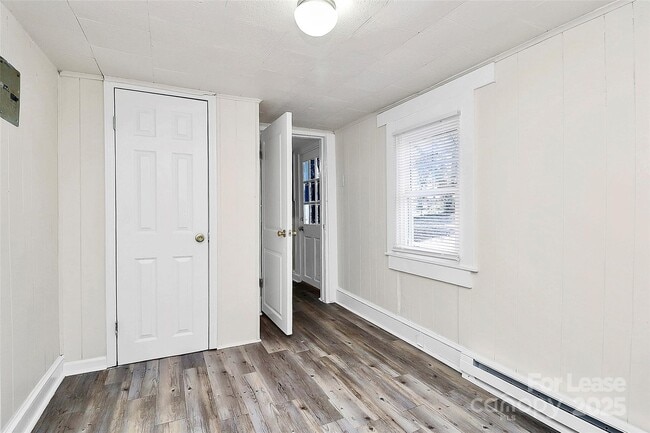 Building Photo - 826 Cantwell St