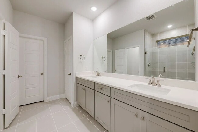 Building Photo - 3125 Buckeye St