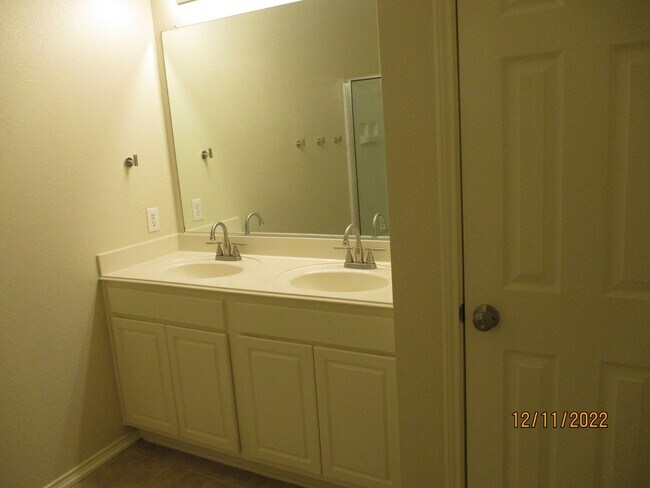 Building Photo - 5144 Waterview Ct