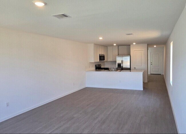 Building Photo - 3085 Fantasy Ter Dr