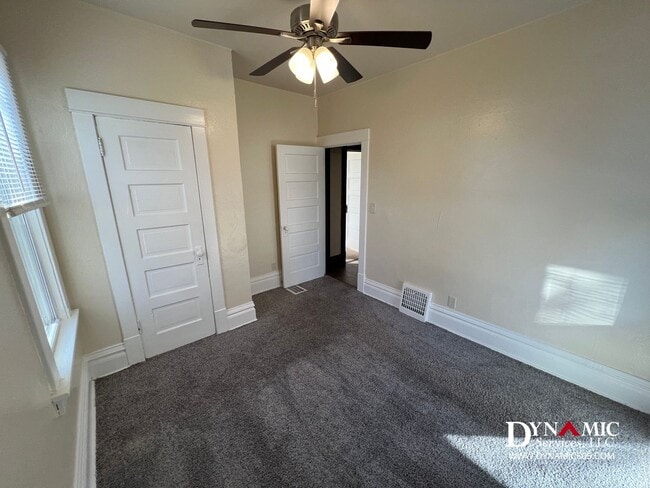 Building Photo - 3 Bedroom, 1 Bathroom Single Family House Downtown