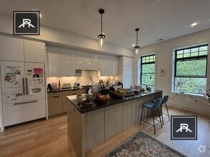 Building Photo - 3 bedroom in Brookline MA 02445