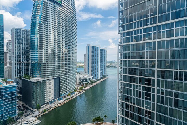 Building Photo - 485 Brickell Ave