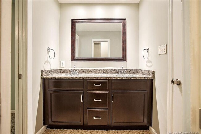 Building Photo - 221 Waxhaw Dr