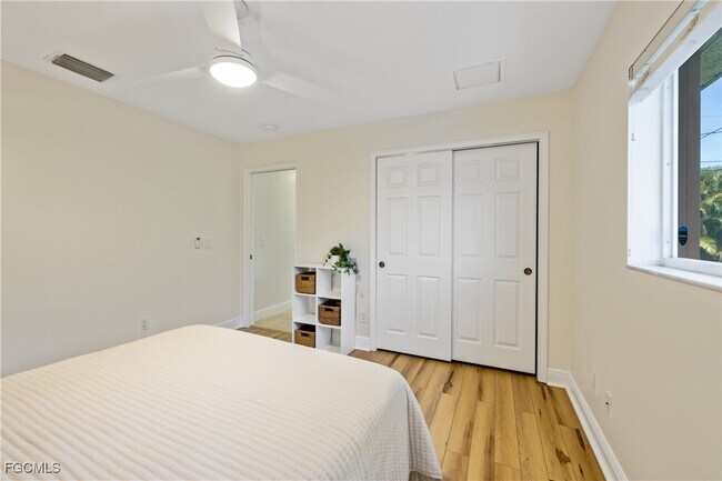 Building Photo - 2309 SW 27th St