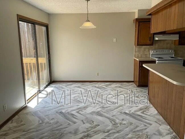 Building Photo - 1730 S Beech Ct