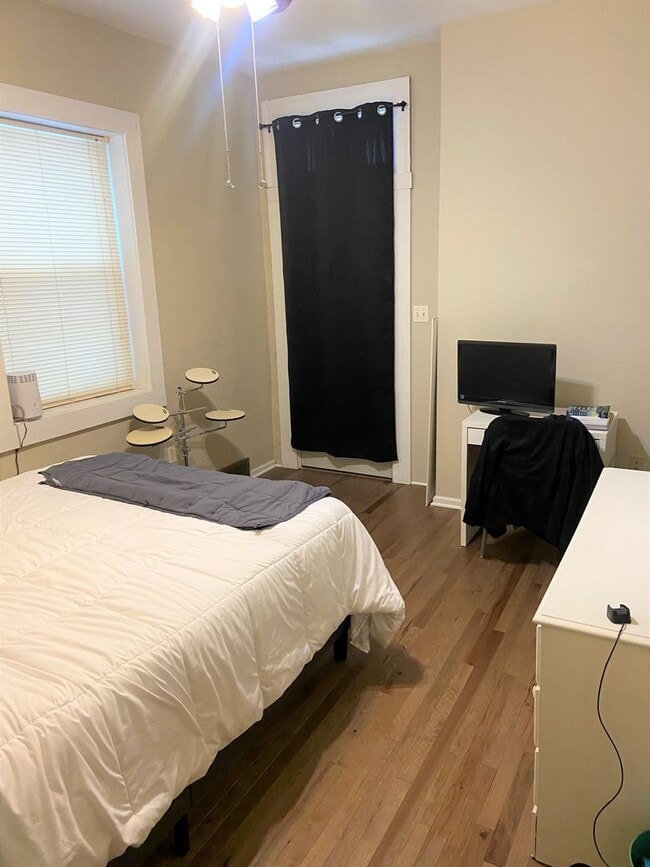 Building Photo - 5552 Avondale Pl