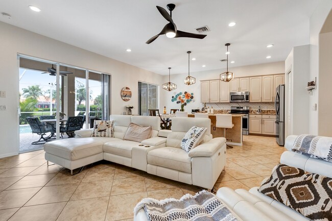 Building Photo - ** REFLECTION LAKES ** 4 BED / 2 BATH - POOL HOME - UNFURNISHED - ANNUAL RENTAL