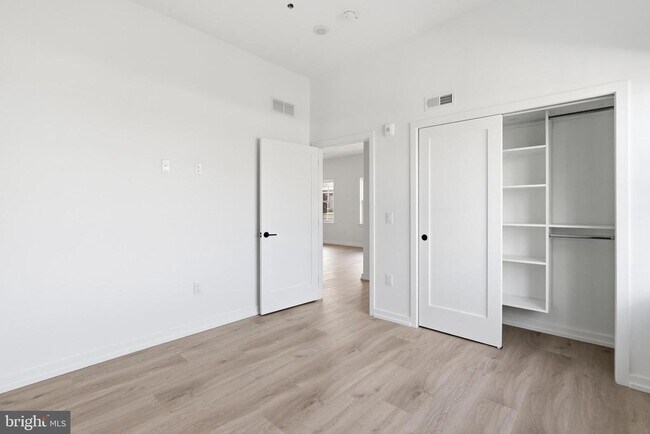 Building Photo - 209 New St