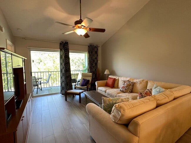 Building Photo - ANNUAL RENTAL - FURNISHED 2 BED / 2 BATH CONDO IN EDGEWOOD