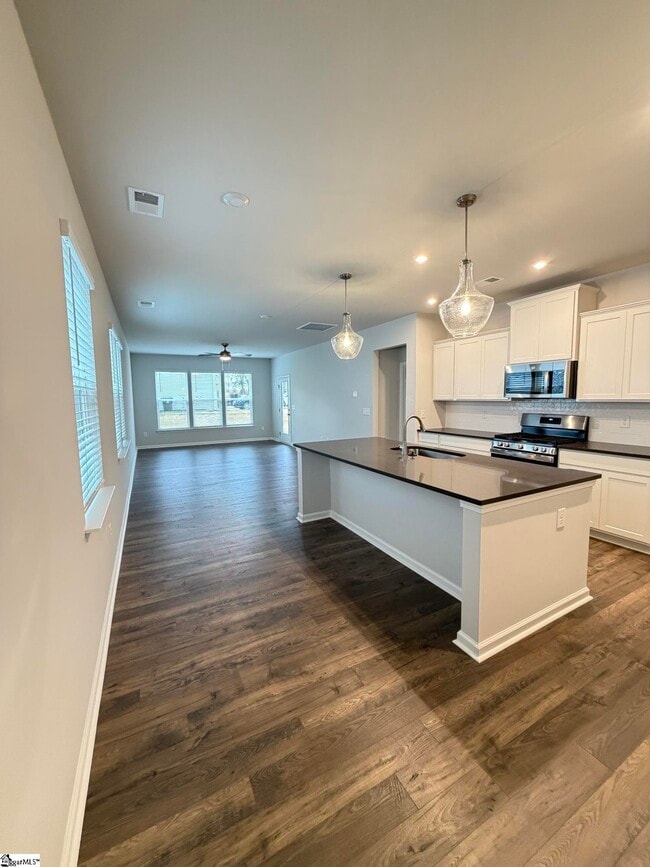 Building Photo - 139 Gervais Cir