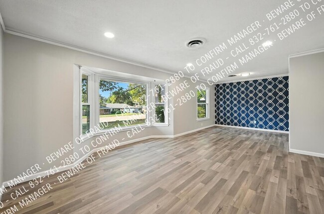 Building Photo - 7117 Ellis Rd