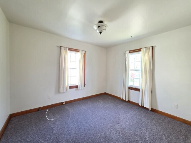 Building Photo - 1017 Tyler Ave