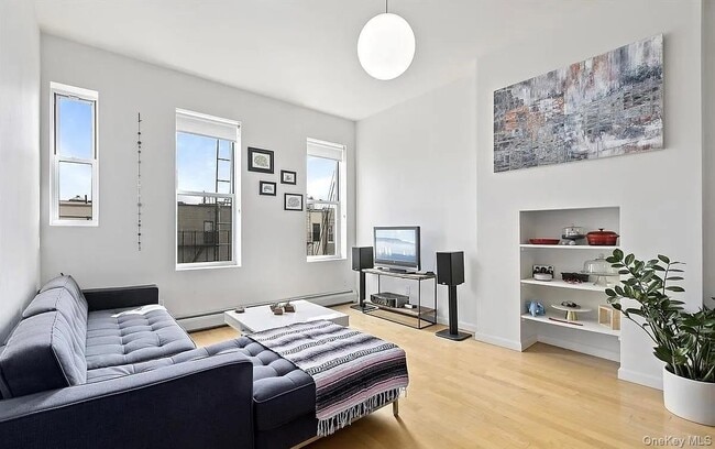 Primary Photo - 226 Stanhope St