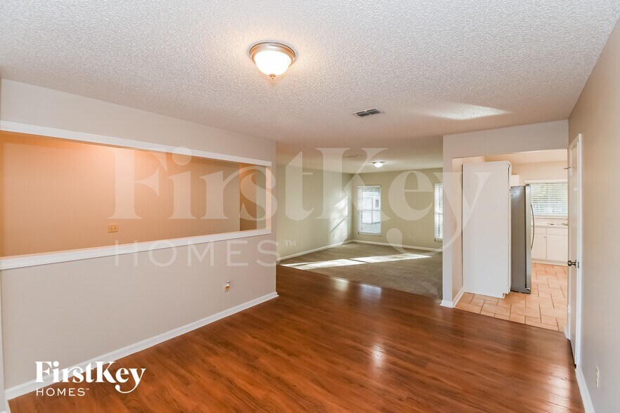 Building Photo - 9586 Villiers Dr S