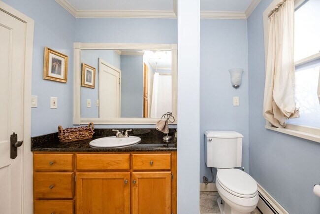 Building Photo - 2 Bedroom + Office, 3 Bath in Old Town Fort Collins