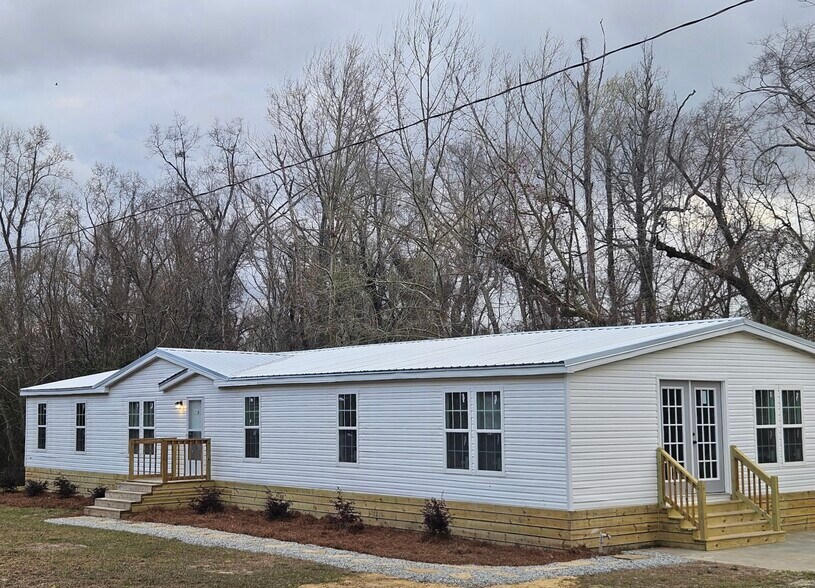 Building Photo - 525 Horsefly Rd