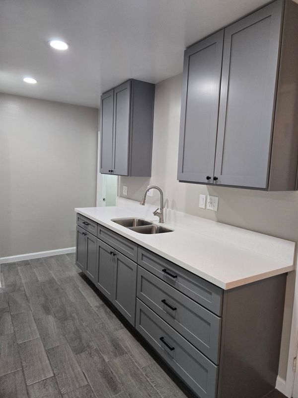 Building Photo - 442 E Arrow, 1/2